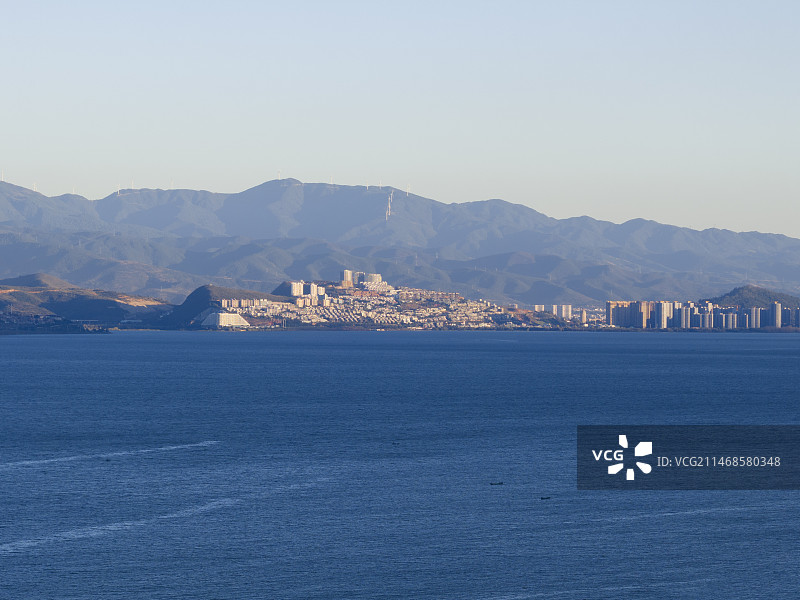 航拍云南大理苍山洱海边的白族村落，大理古城图片素材