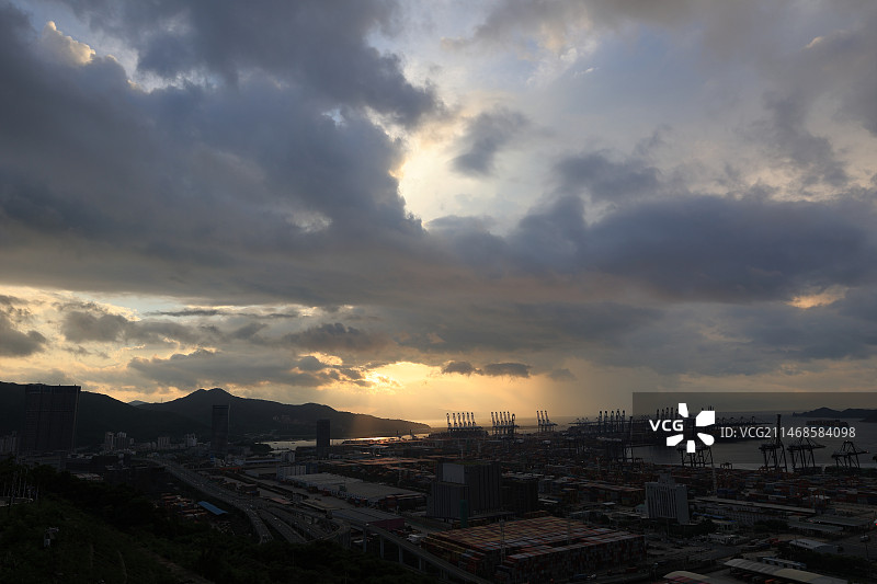 蓝调时刻鸟瞰国际货运港口-中国盐田港图片素材