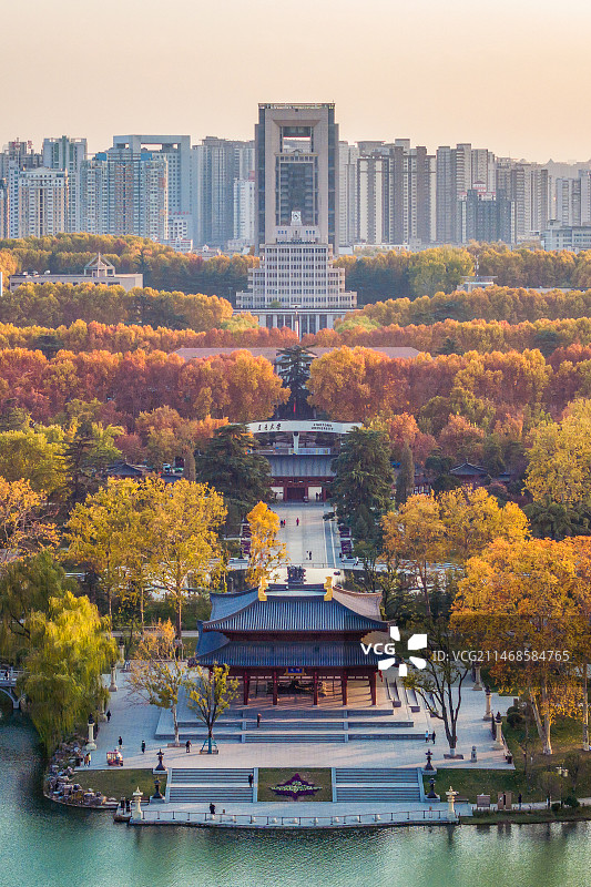 陕西西安交大秋天航拍图片素材