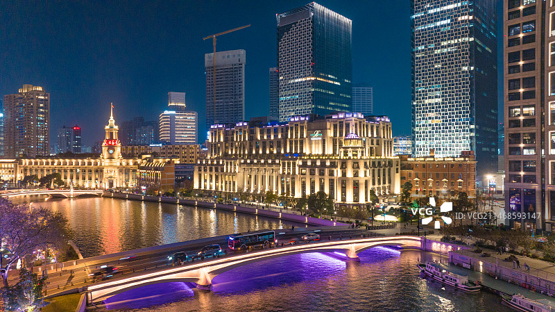 上海苏宁宝丽嘉酒店夜景图片素材