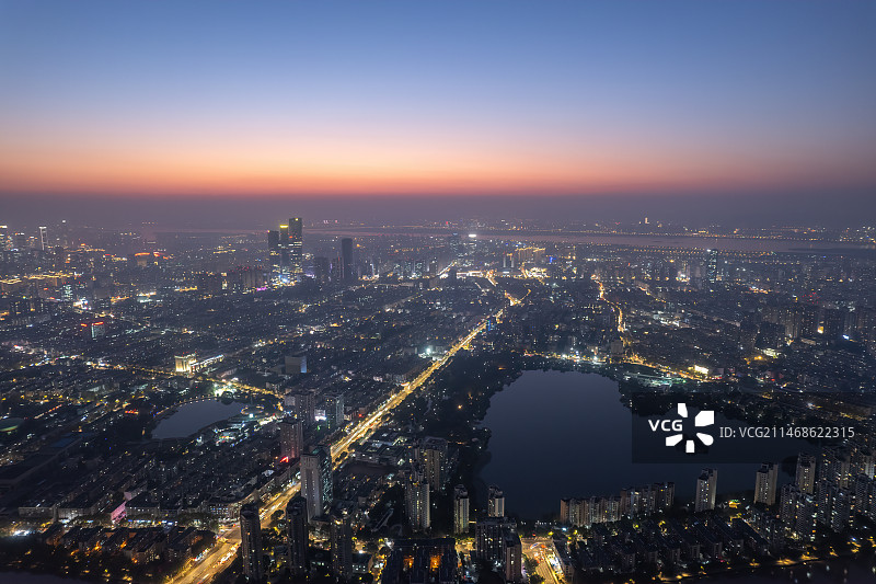 航拍南京莫愁湖盘城市夜景图片素材