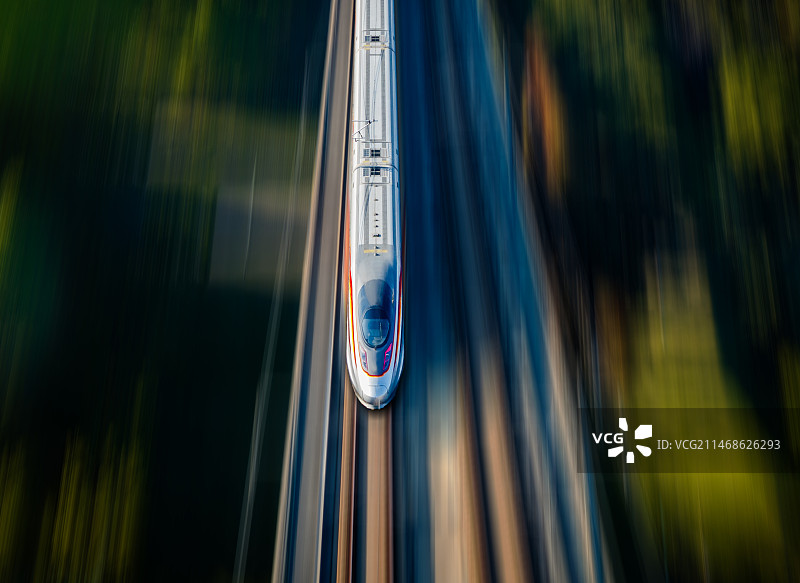 智能高铁动车飞驰图片素材