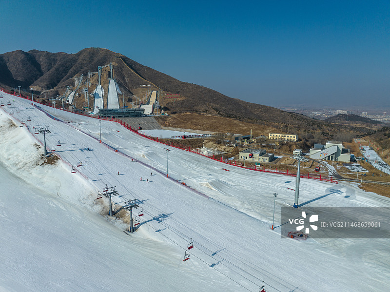 航拍河北涞源国家跳台滑雪训练科研基地七山滑雪场图片素材