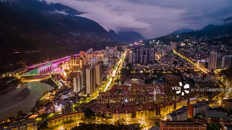 云南怒江大峡谷通达桥夜晚风光图片素材