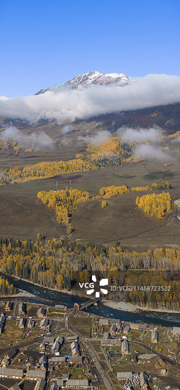 秋日禾木桥图片素材