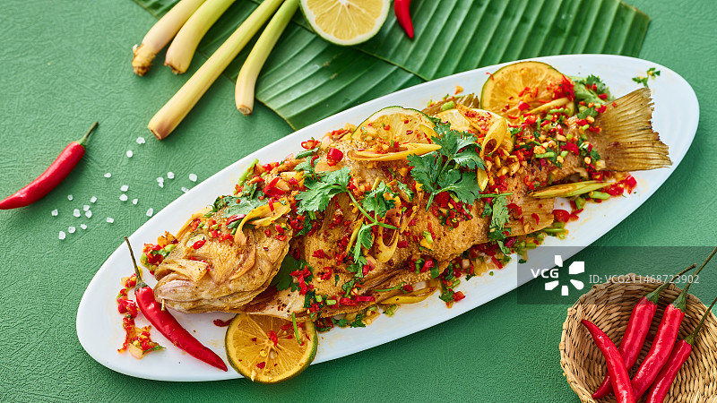 柠香烤鲈鱼图片素材