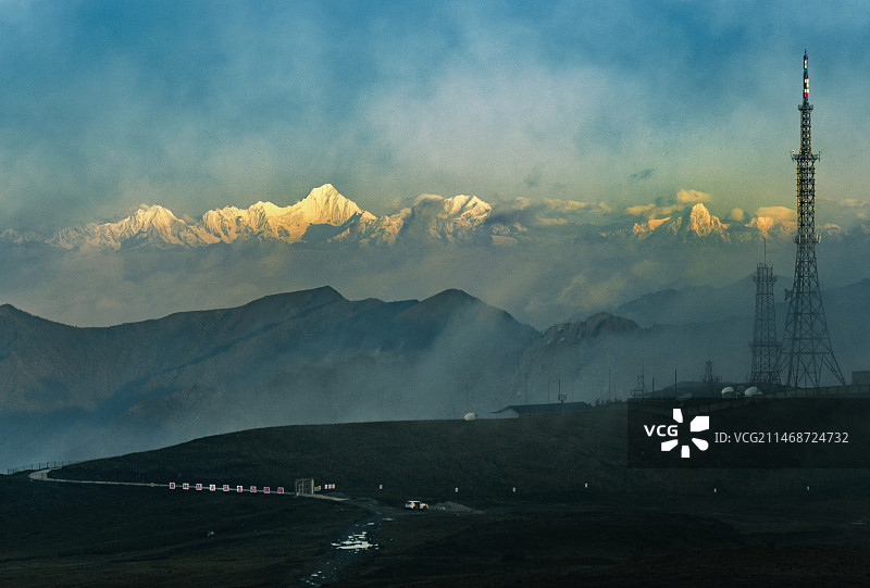 轿顶山眺望贡嘎群山图片素材