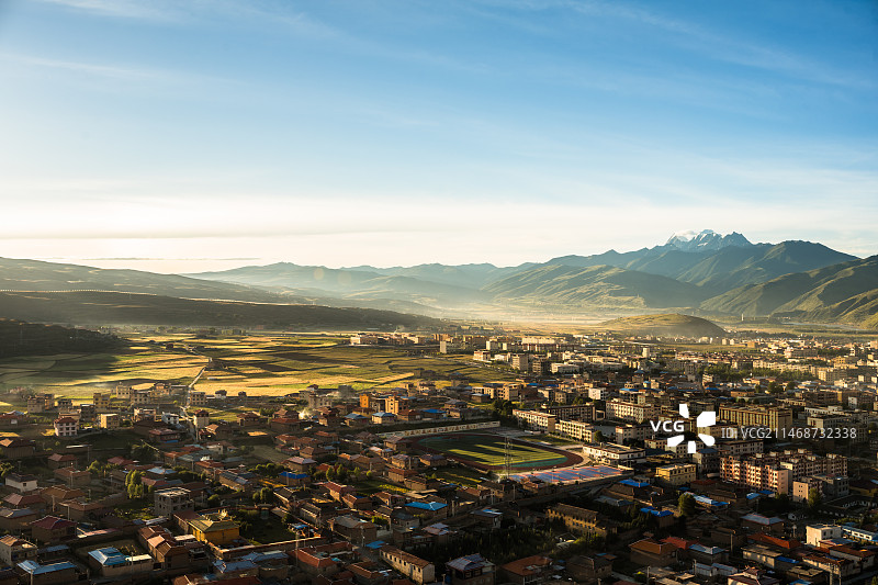 甘孜县日出美景图片素材