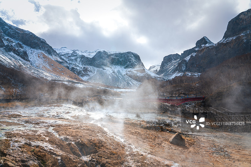 吉林长白山天池瀑布景区温泉图片素材