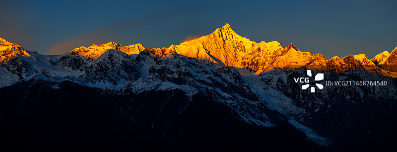 梅里卡瓦格博峰图片素材