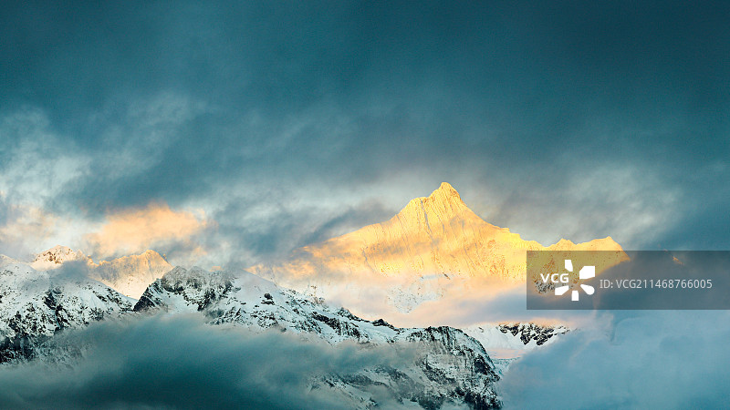 卡瓦格博.日照金山图片素材