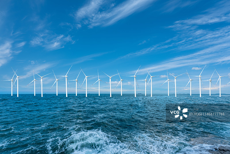 海上的风轮机组图片素材