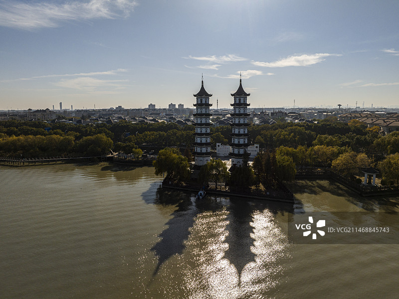 航拍江苏省苏州市太湖七都双塔湿地公园图片素材