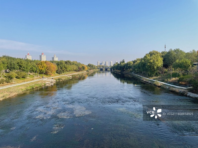 桥上看风景图片素材