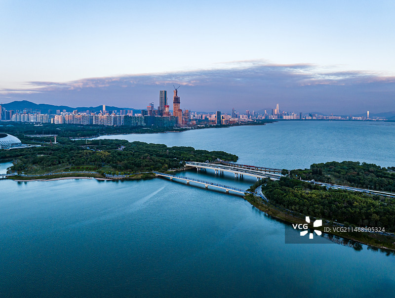 深圳湾 华侨城大厦 白昼风光图片素材