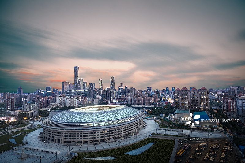 黄昏时间北京新工体+CBD图片素材