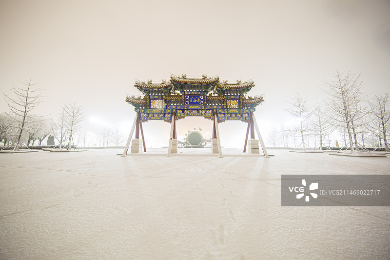 冬雪中的南海子牌楼图片素材