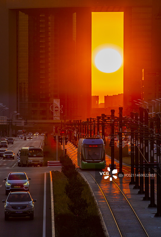 亦门悬日奇观图片素材