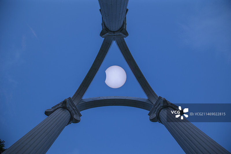 博大公园罗马柱日食奇观图片素材