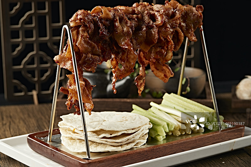 晾干烤肉配薄饼（肥牛）图片素材