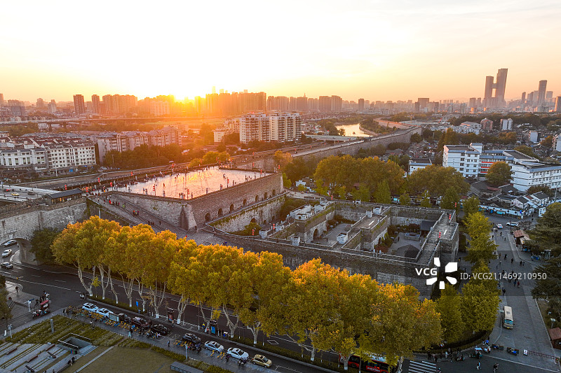 秋天的南京明城墙，图为中华门图片素材