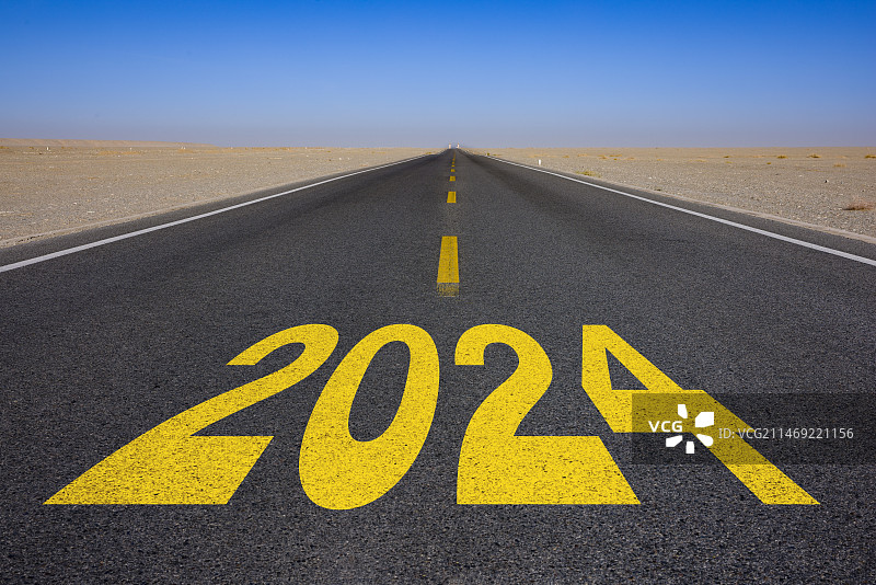2024，新年，前进的道路图片素材