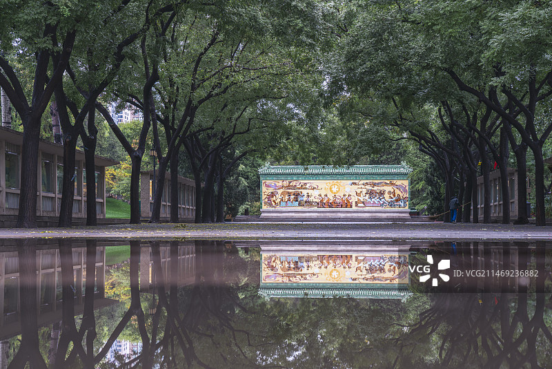 北京 日坛公园祭日影壁 雨后倒影图片素材