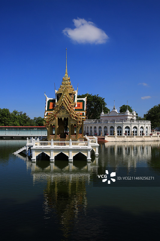 美丽的泰国邦芭茵夏宫图片素材