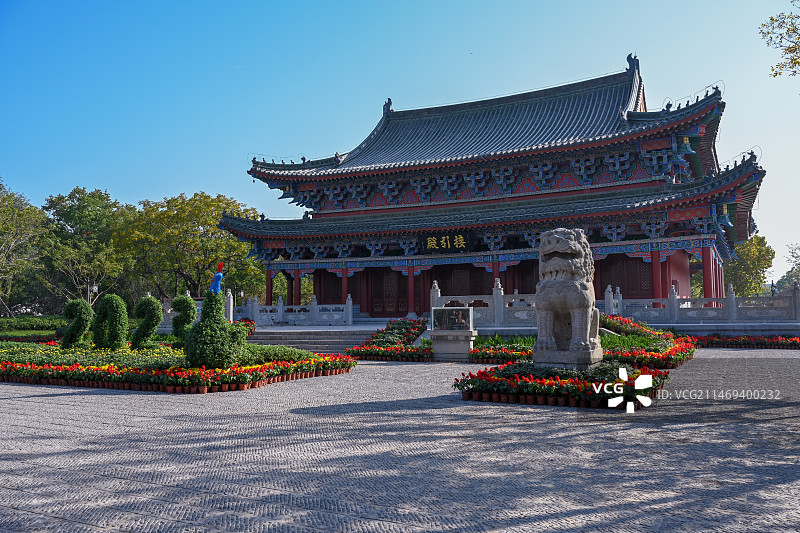 中国开封菊花节铁塔公园接引殿佛教古建筑图片素材