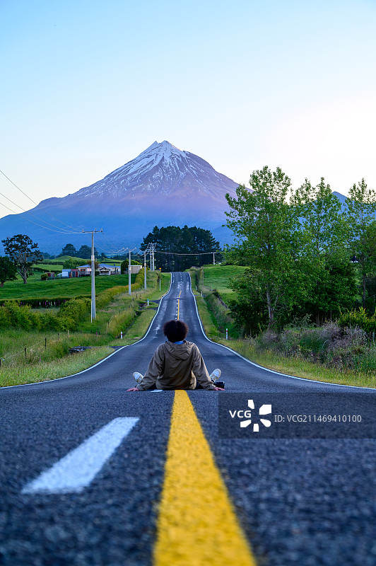日落塔拉纳基山图片素材