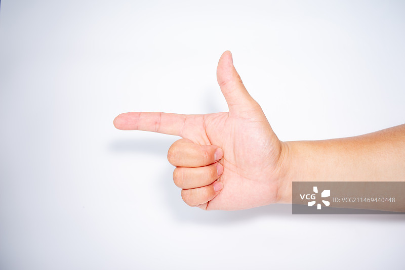手指指向前方的手势特写，白底图图片素材