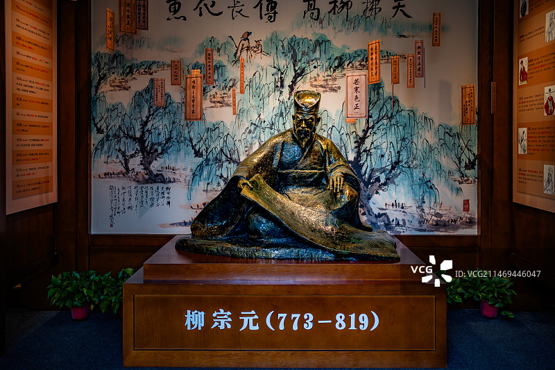 广西柳州市柳侯公园柳侯祠内的唐代柳宗元塑像图片素材