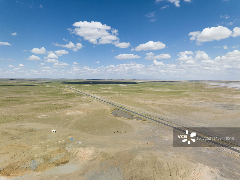 蓝天白云下的内蒙古草原图片素材