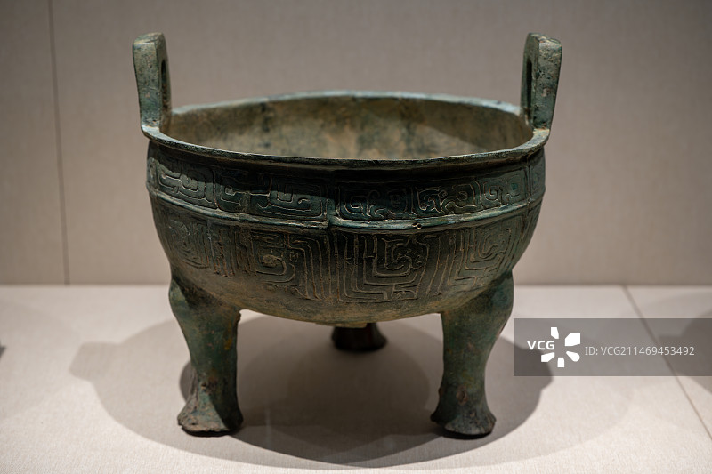 凤鸟纹铜鼎-春秋（公元前770-公元前476）1989年河南三门峡市虢国墓地出土图片素材