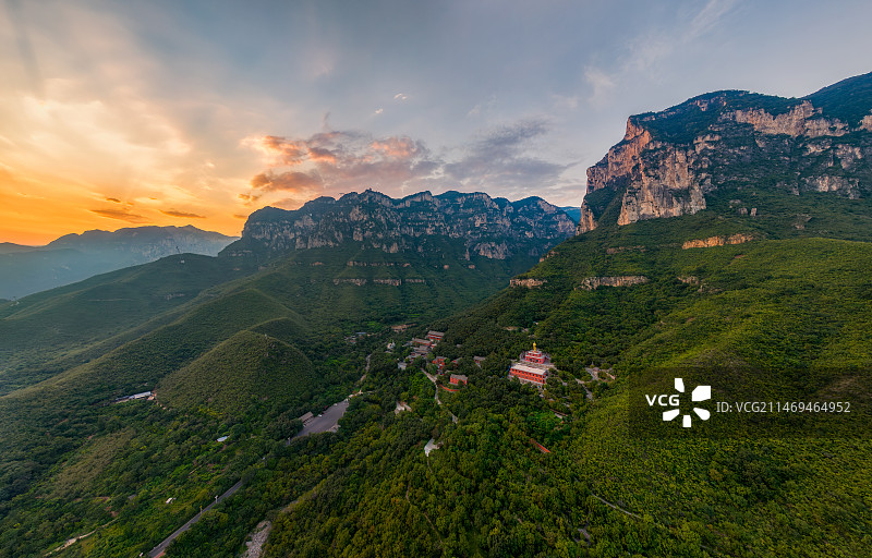 河南省焦作市云台山风景区（万善寺）日落航拍图片素材