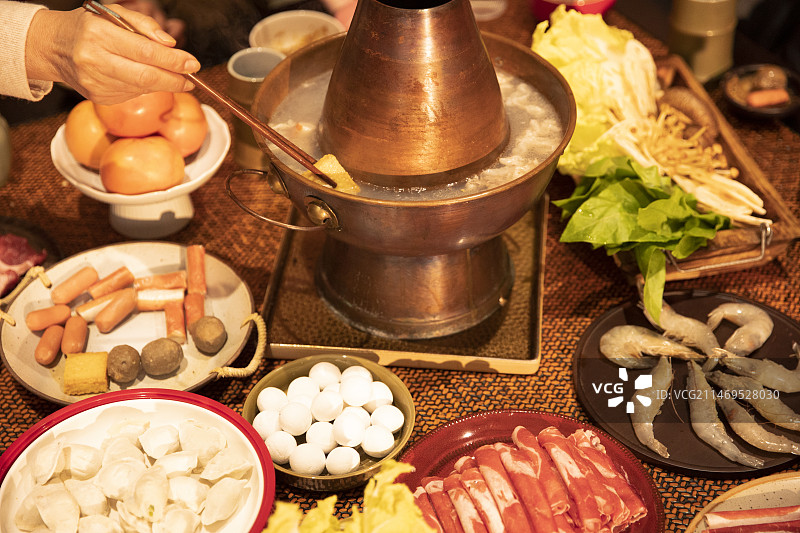 春节年夜饭铜火锅静物图片素材