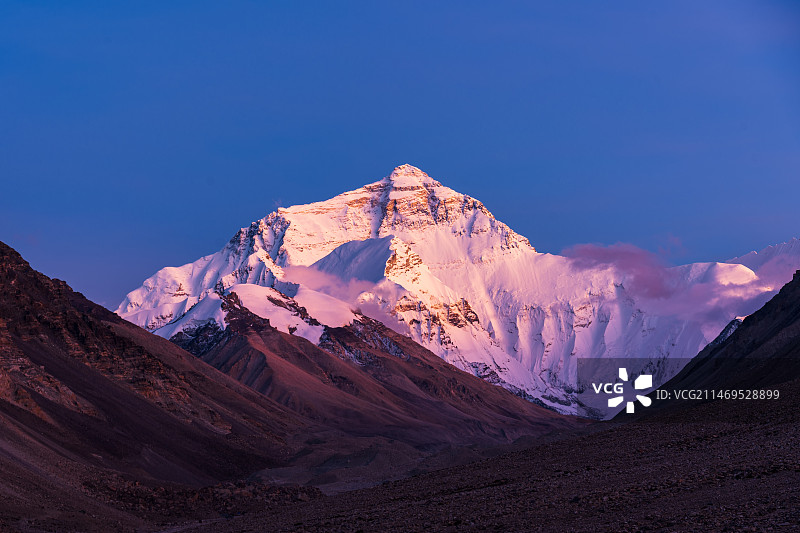 珠穆拉玛峰日落金山图片素材