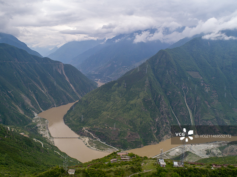 四川甘孜州泸定县岚安古镇大渡河峡谷航拍图片素材