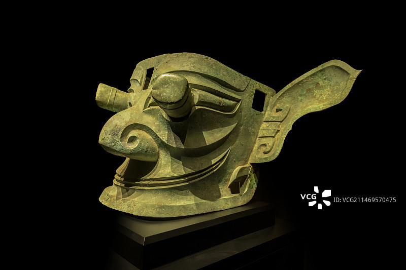 四川广汉三星堆博物馆“天地人神”展：青铜纵目面具【商代后期，1986年三星堆二号祭祀坑出土】图片素材