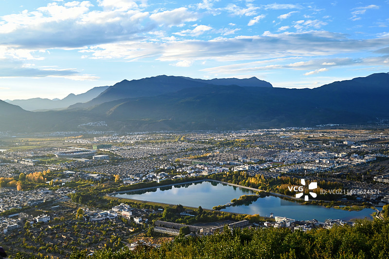 水库秋景全貌图片素材