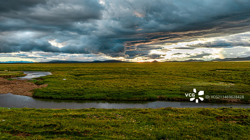 沿江而行·忘路之远近图片素材