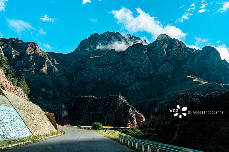 沿江而行·忘路之远近图片素材