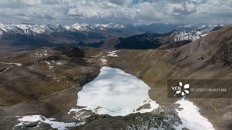 航拍西藏拉萨琼穆岗嘎雪山风景图片素材