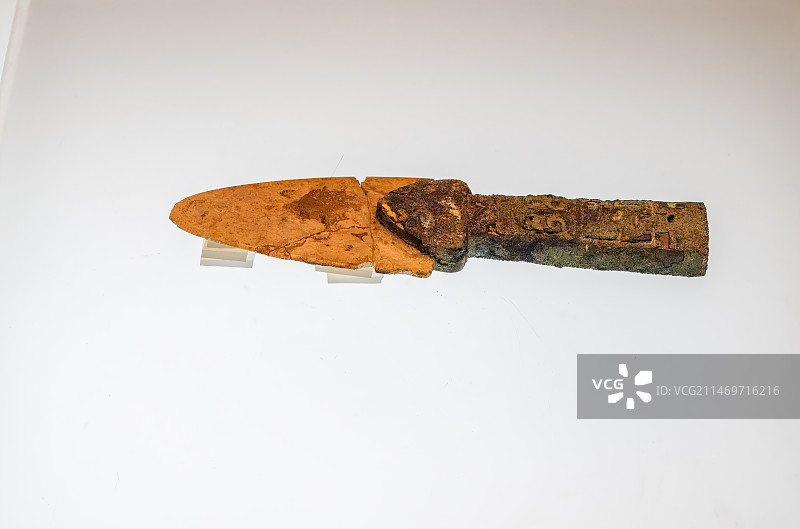 安阳博物馆，商代青铜器，铜柱玉矛图片素材