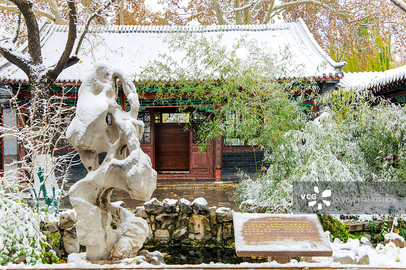 中国山东济南趵突泉公园尚志堂待月峰图片素材