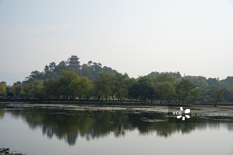 雾霾天的灵渠图片素材