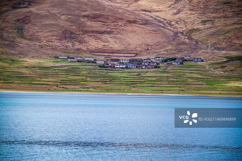 西藏三大圣湖之一，羊卓雍错风光图片素材