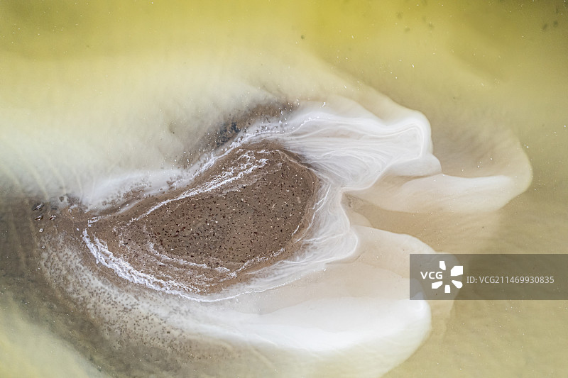 航拍雪后的山西运城盐湖图片素材