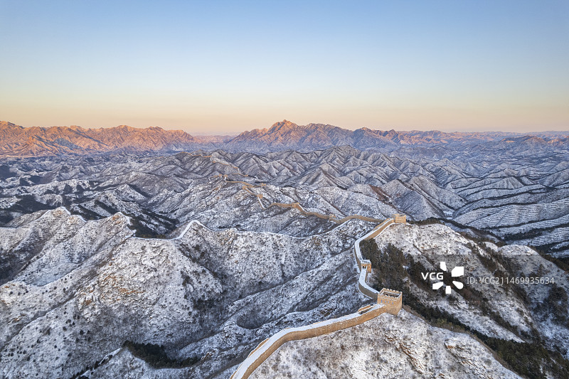 冬天清晨雪后金山岭长城航拍自然风光图片素材