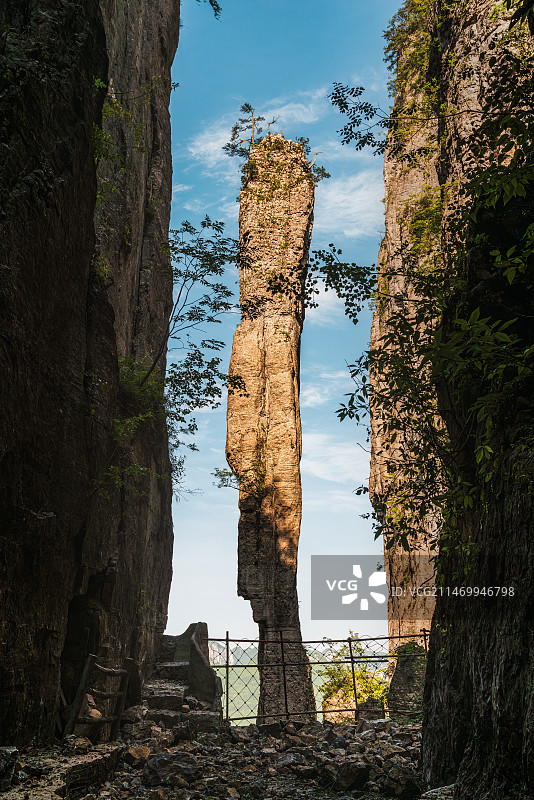 恩施大峡谷中的一炷香图片素材